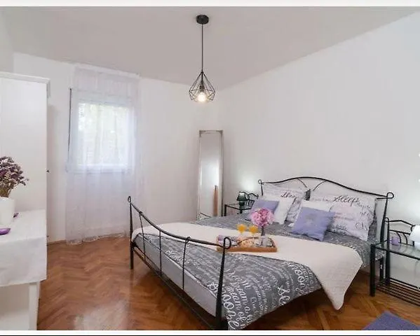 Triumph Apartment Split